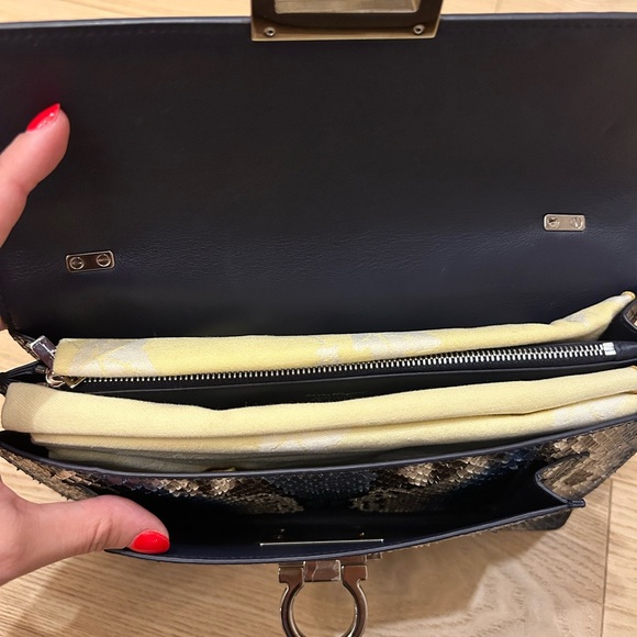 Ferragamo EXOTIC - Picture 7 of 7